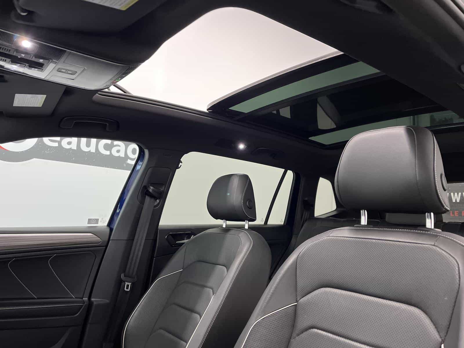 2022 Volkswagen Tiguan Highline R-Line - Image 25