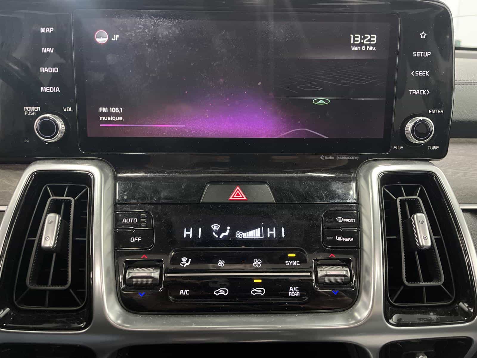 2022 Kia Sorento - Image 22