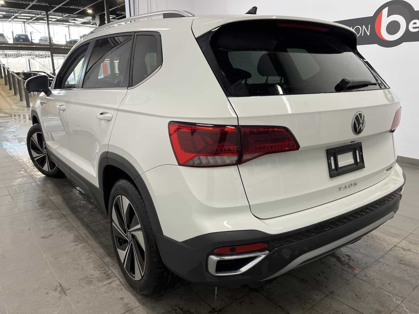 2024 Volkswagen Taos Highline - Image 3