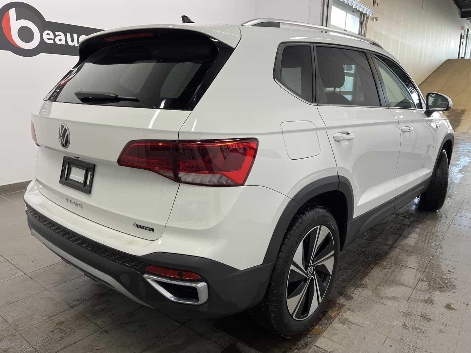 2024 Volkswagen Taos Highline - Image 5