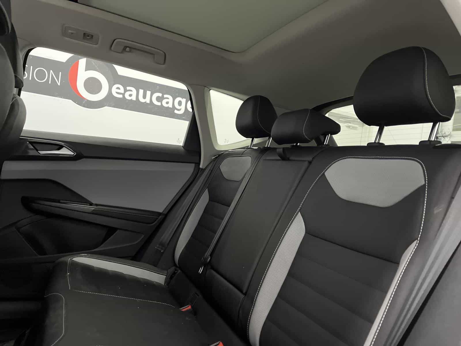 2024 Volkswagen Taos Highline - Image 9