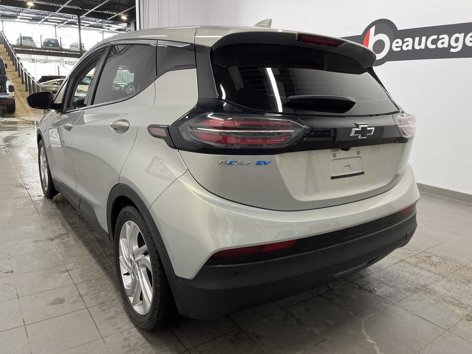 2023 Chevrolet Bolt EV LT - Image 3