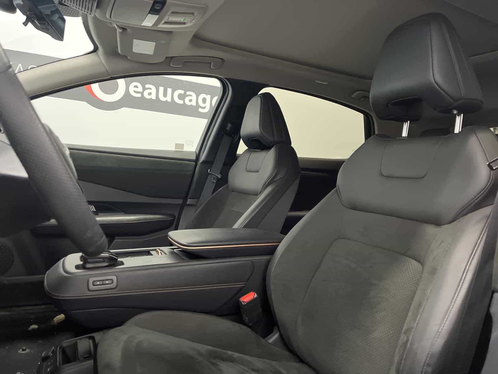 2023 Nissan Ariya Platinum+ - Image 8