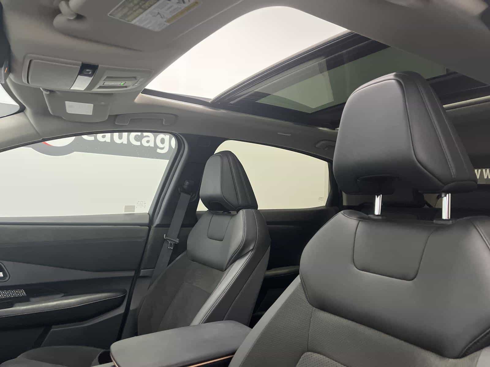 2023 Nissan Ariya Platinum+ - Image 23