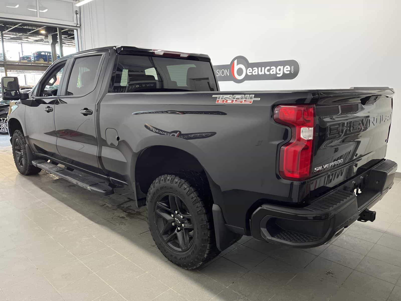 Image 3 Chevrolet Silverado 1500 LTD LT Trail Boss 2022