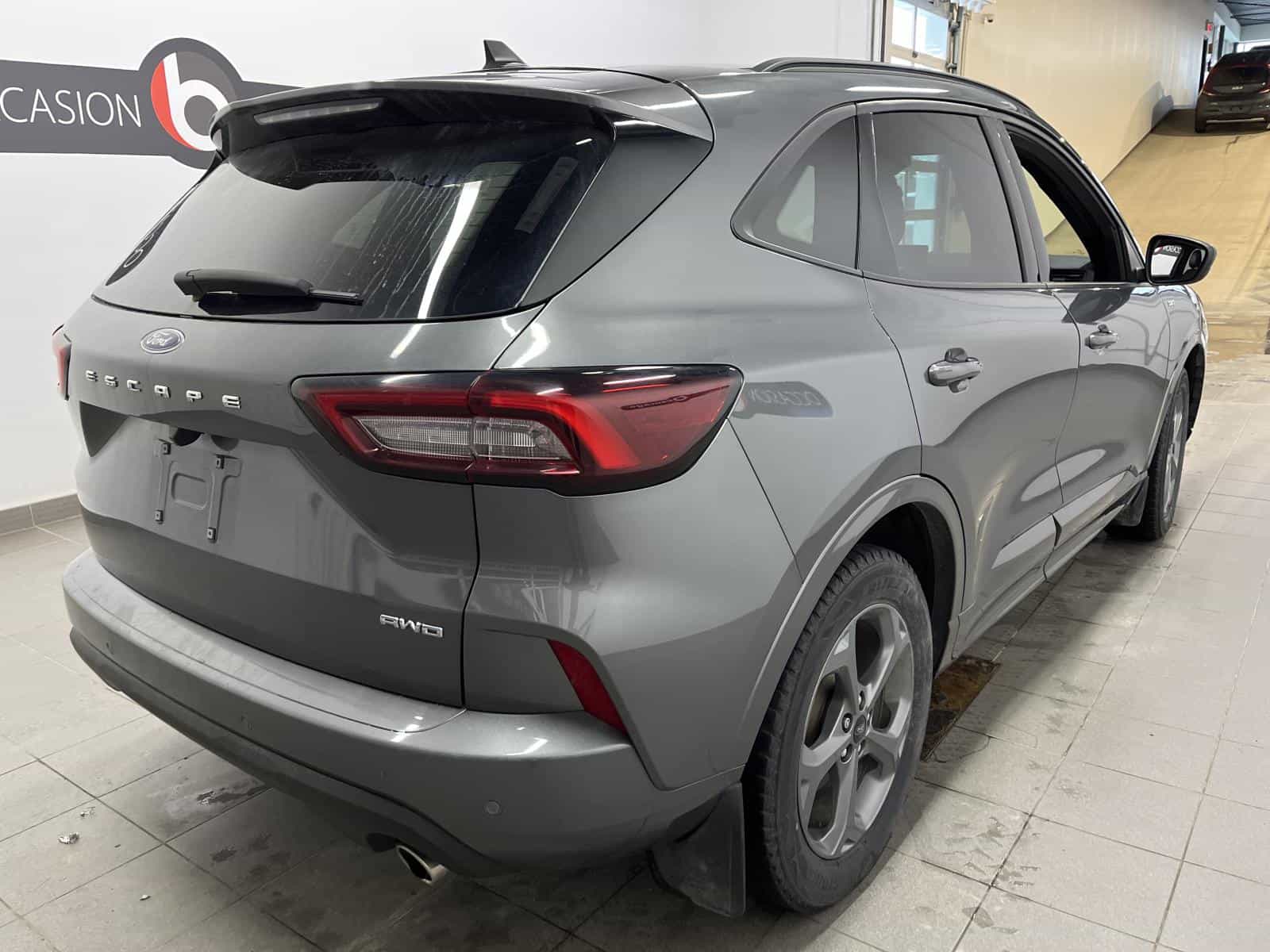 2023 Ford Escape ST-Line - Image 5