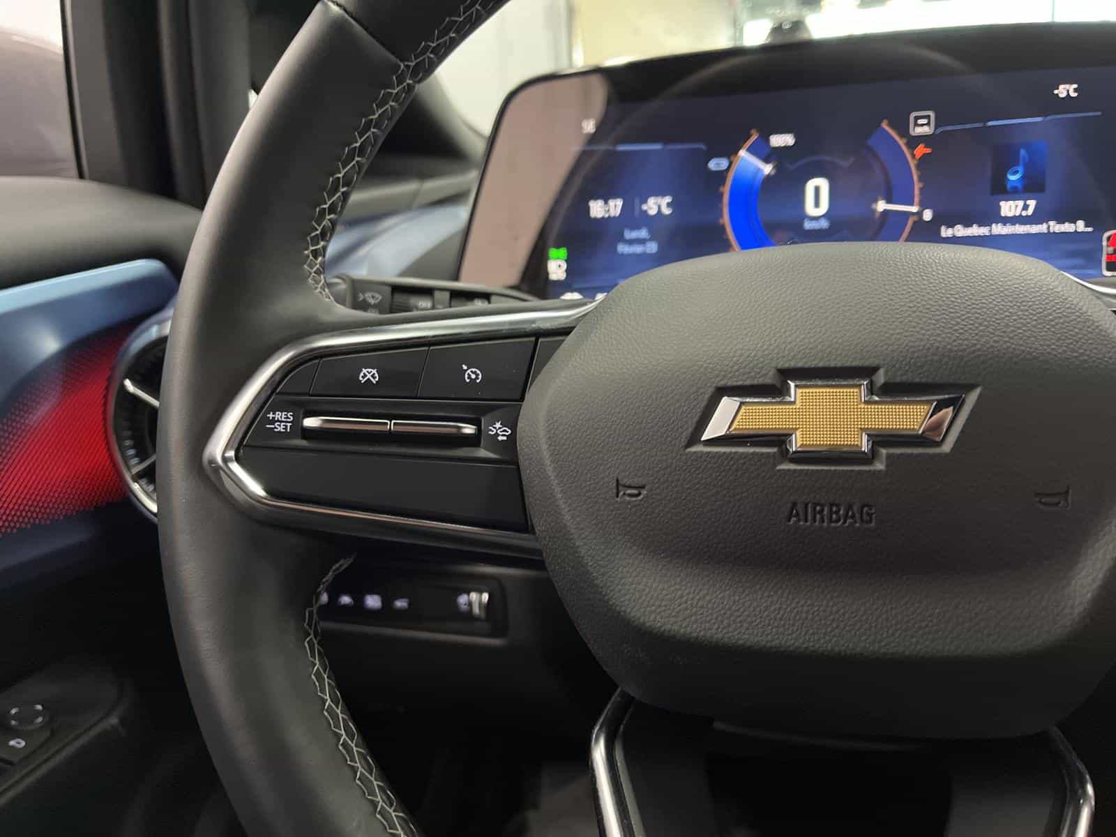 2024 Chevrolet Equinox EV 2LT - Image 13