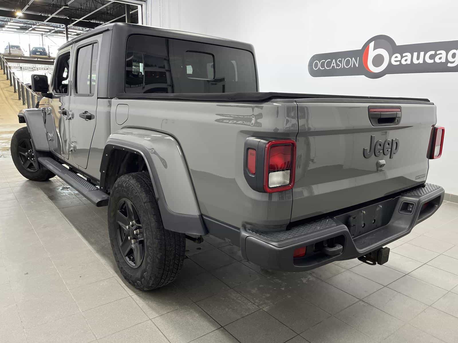 2021 Jeep Gladiator Sport S - Image 3