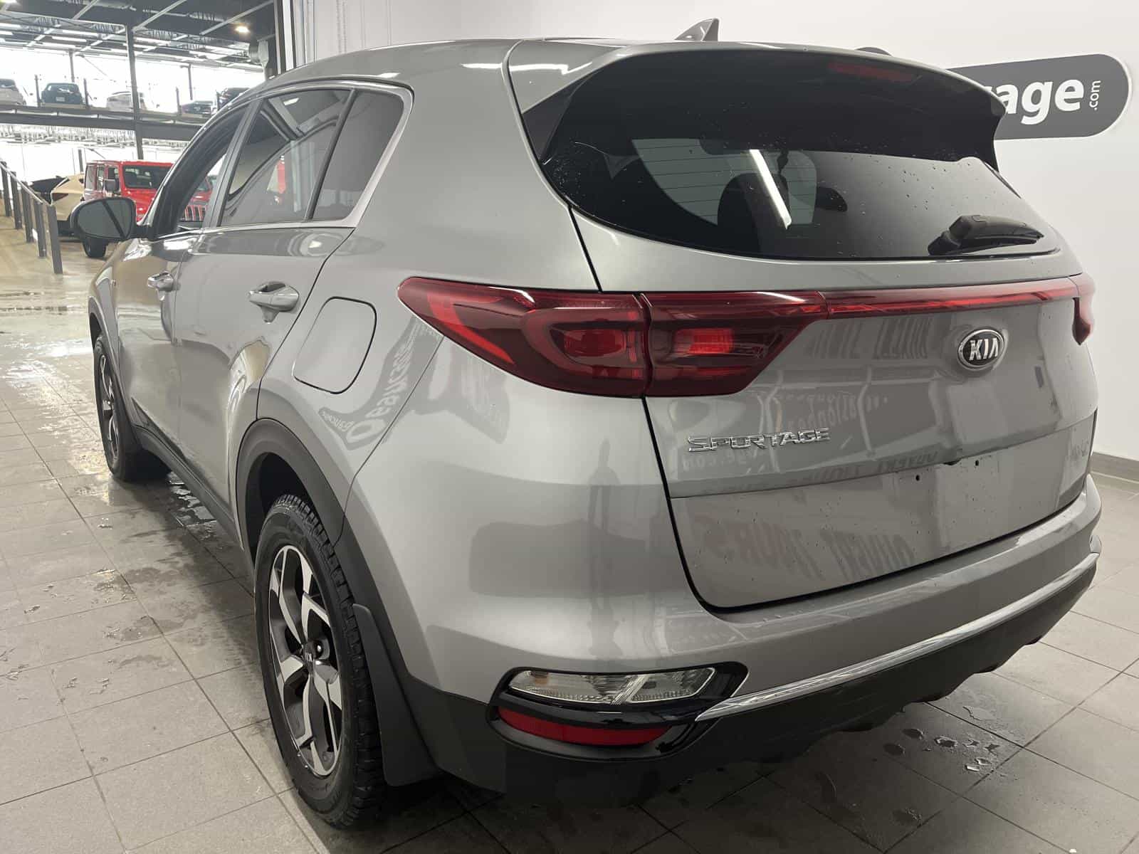 2022 Kia Sportage LX - Image 3