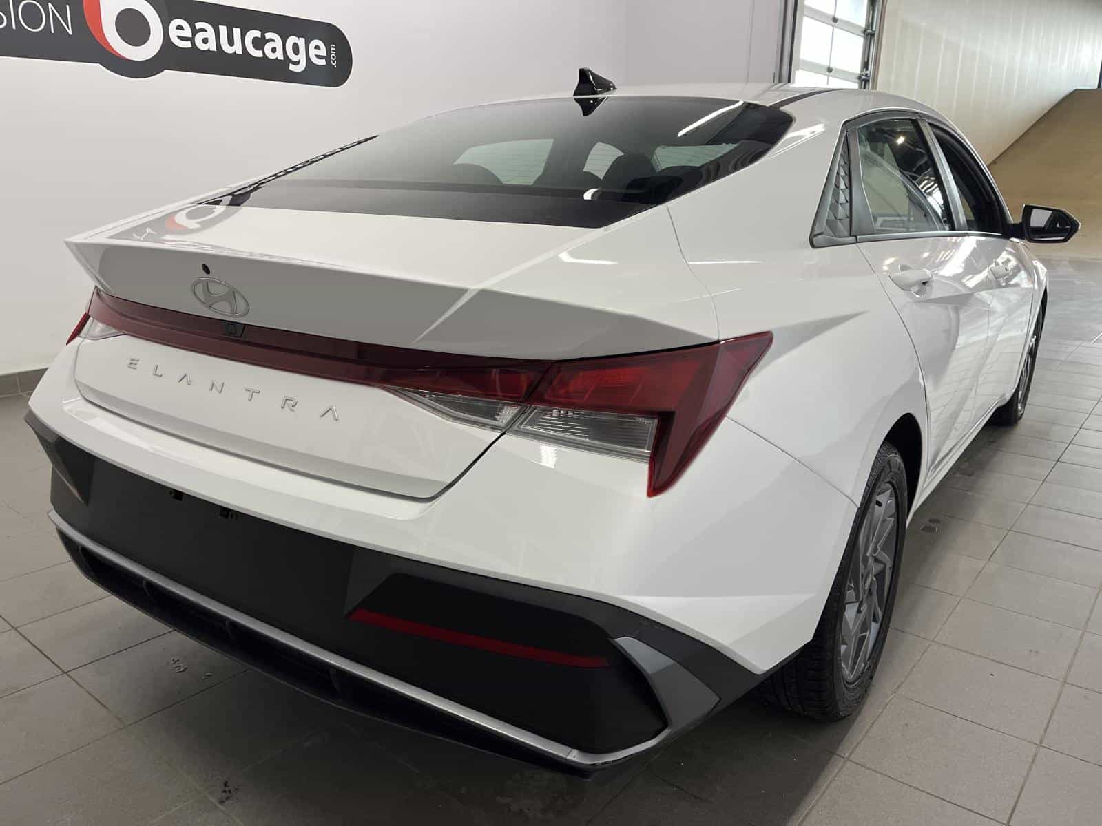 Image 5 Hyundai Elantra Preferred 2024