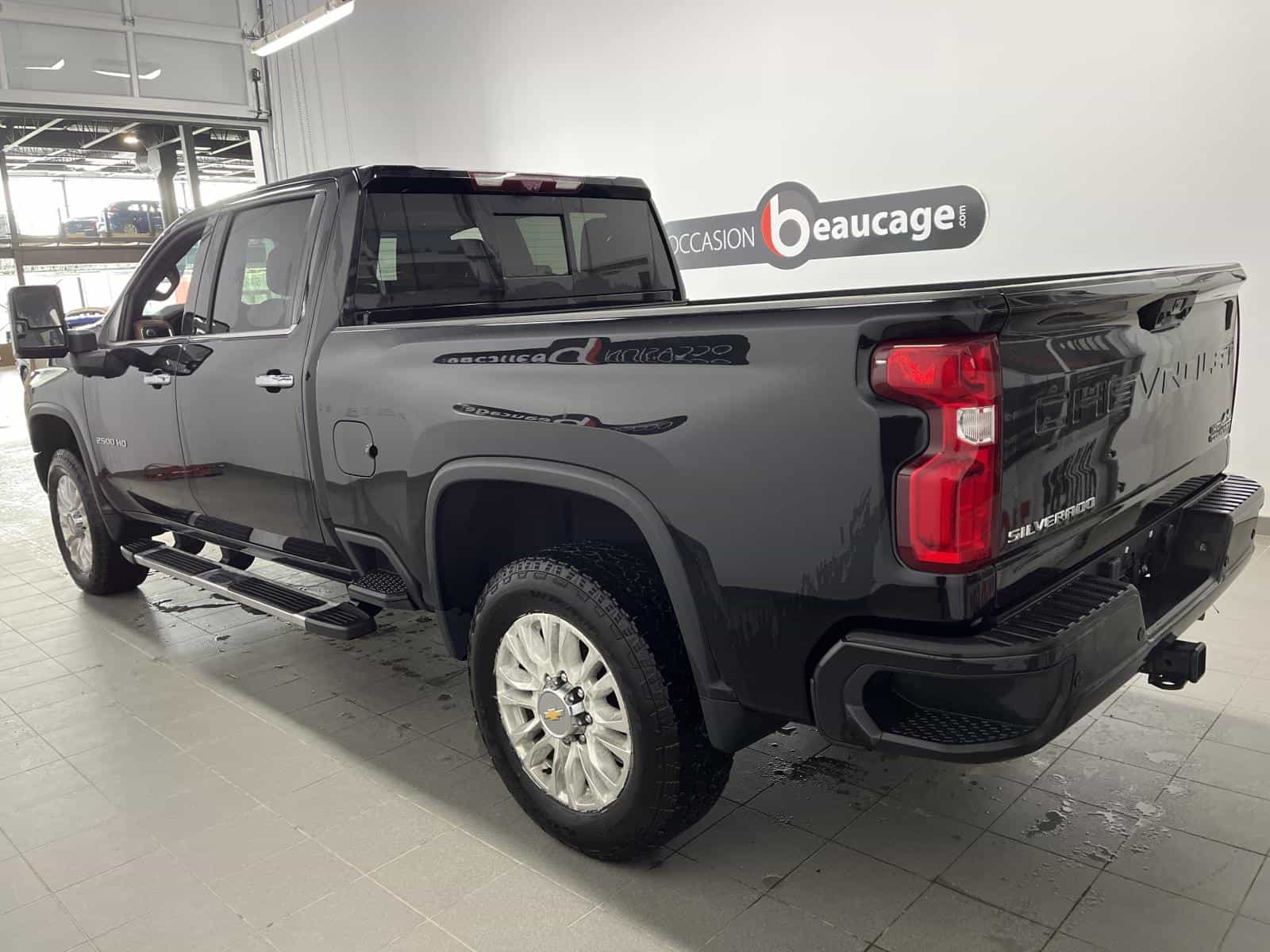 2023 Chevrolet Silverado 2500 High Country - Image 3