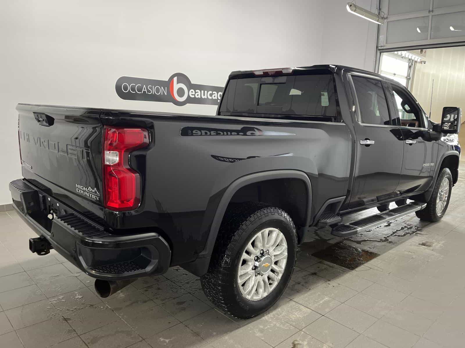 2023 Chevrolet Silverado 2500 High Country - Image 5