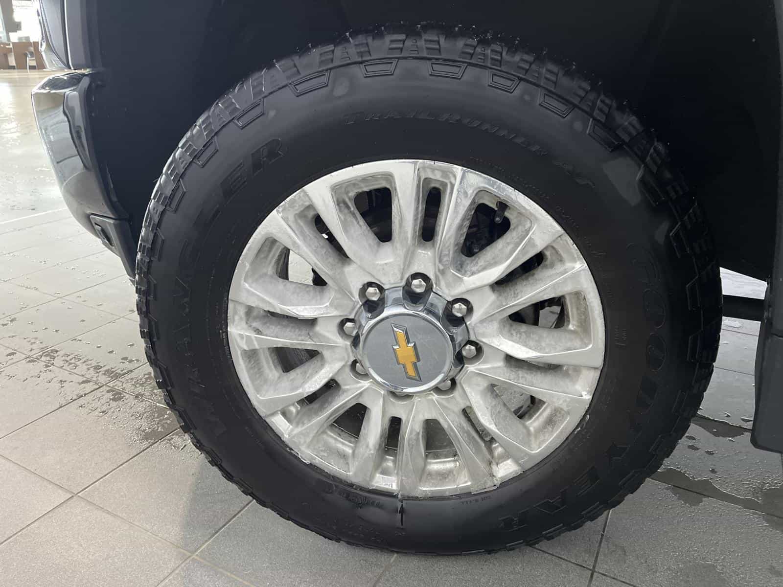 2023 Chevrolet Silverado 2500 High Country - Image 23