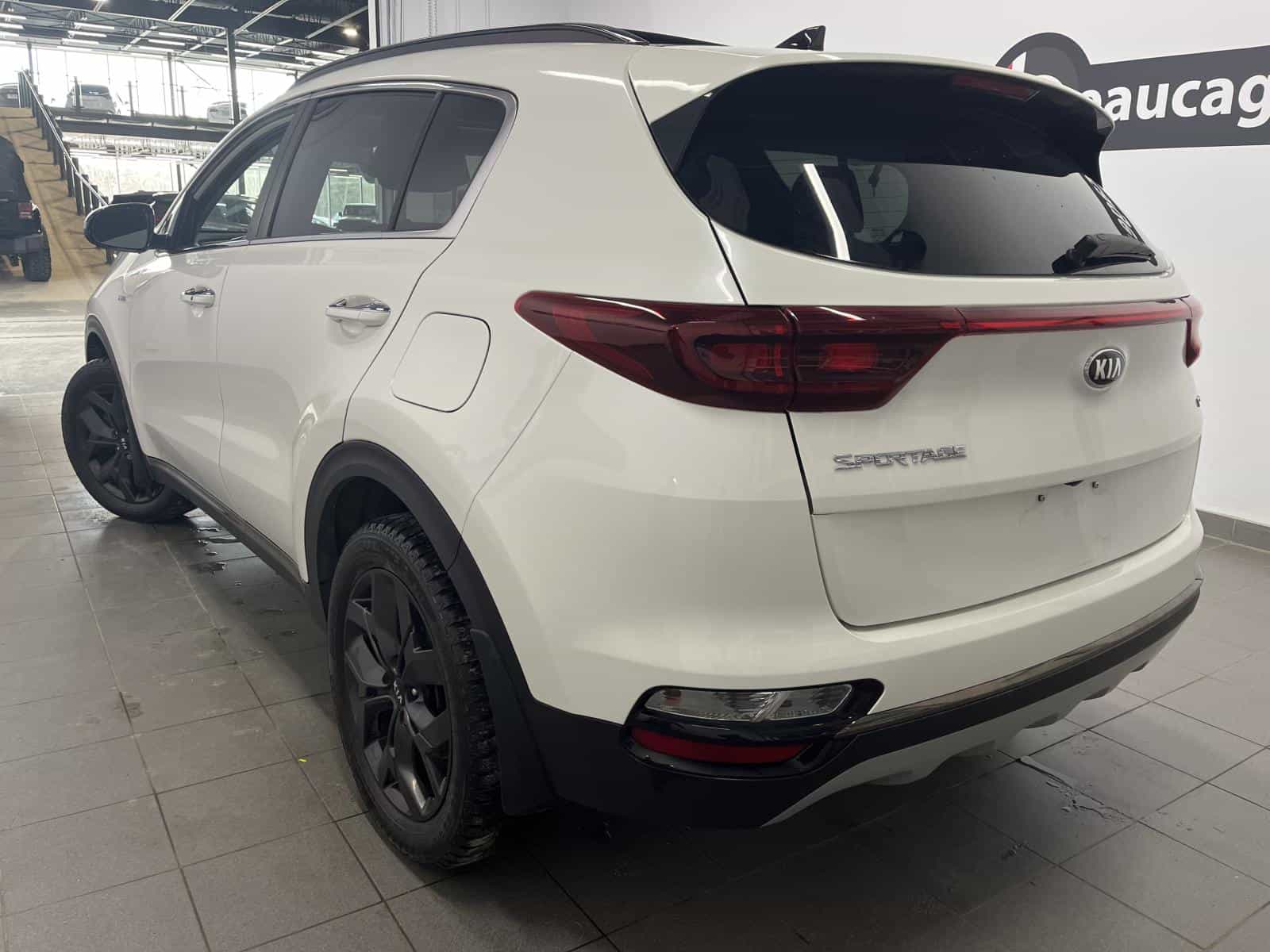 2020 Kia Sportage EX - Image 3