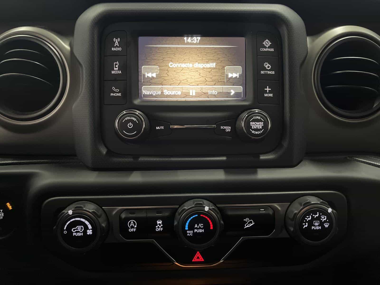 Image 16 Jeep Wrangler Sport 2020