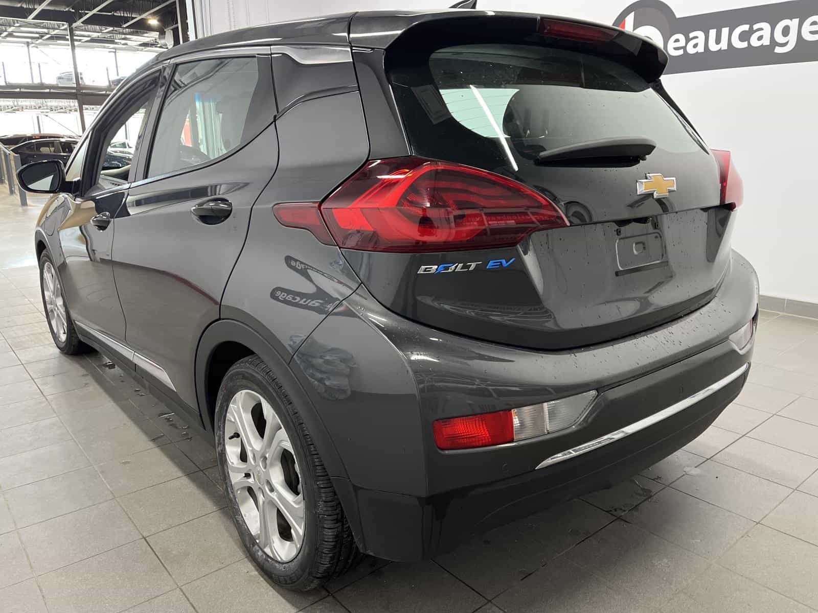 2021 Chevrolet Bolt EV LT - Image 3