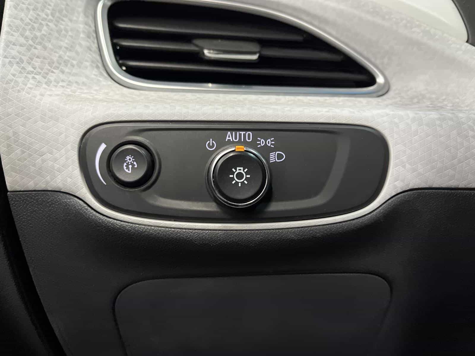 2021 Chevrolet Bolt EV LT - Image 13