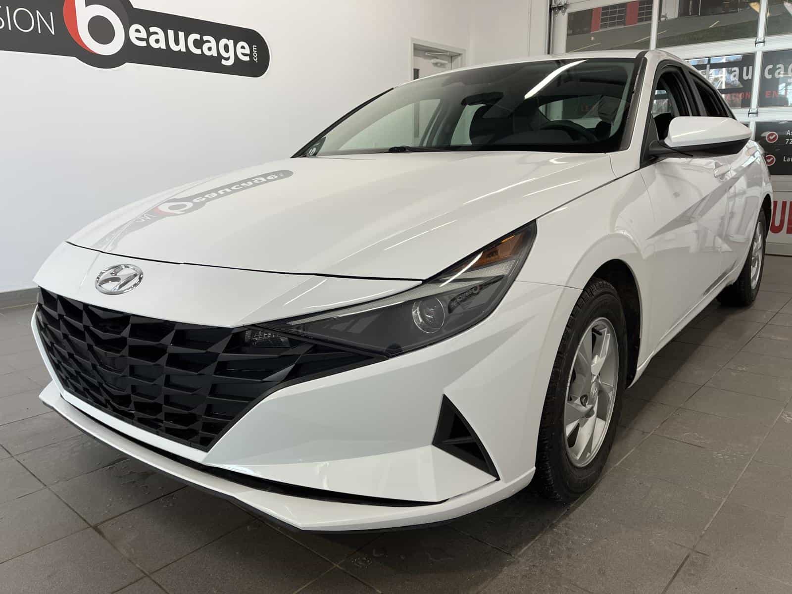 Image 1 Hyundai Elantra Essential 2022