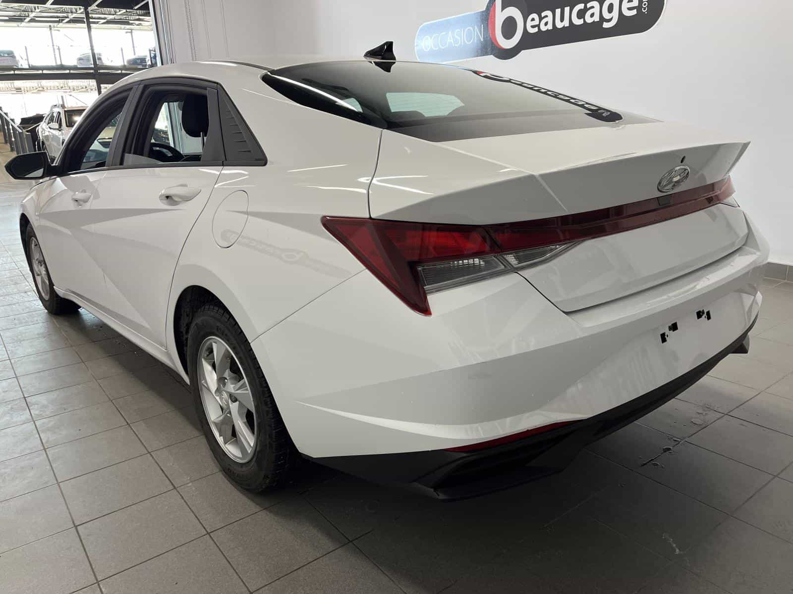 2022 Hyundai Elantra Essential - Image 3