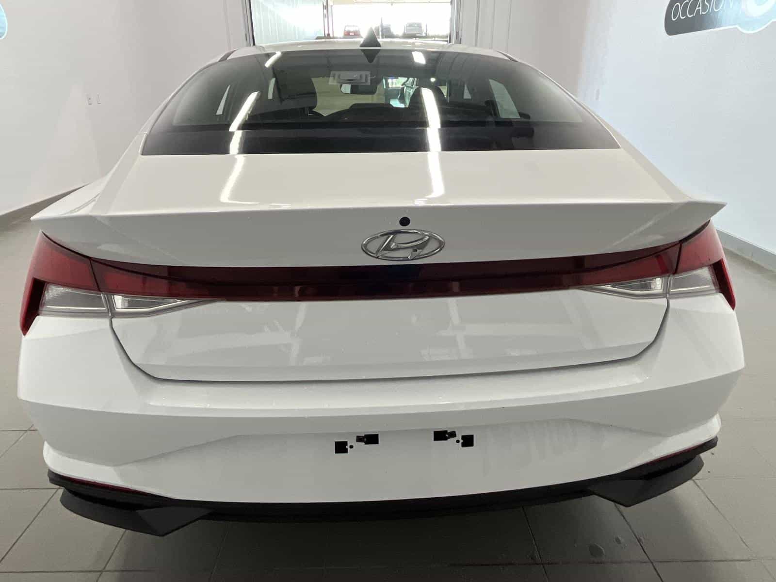 Image 4 Hyundai Elantra Essential 2022