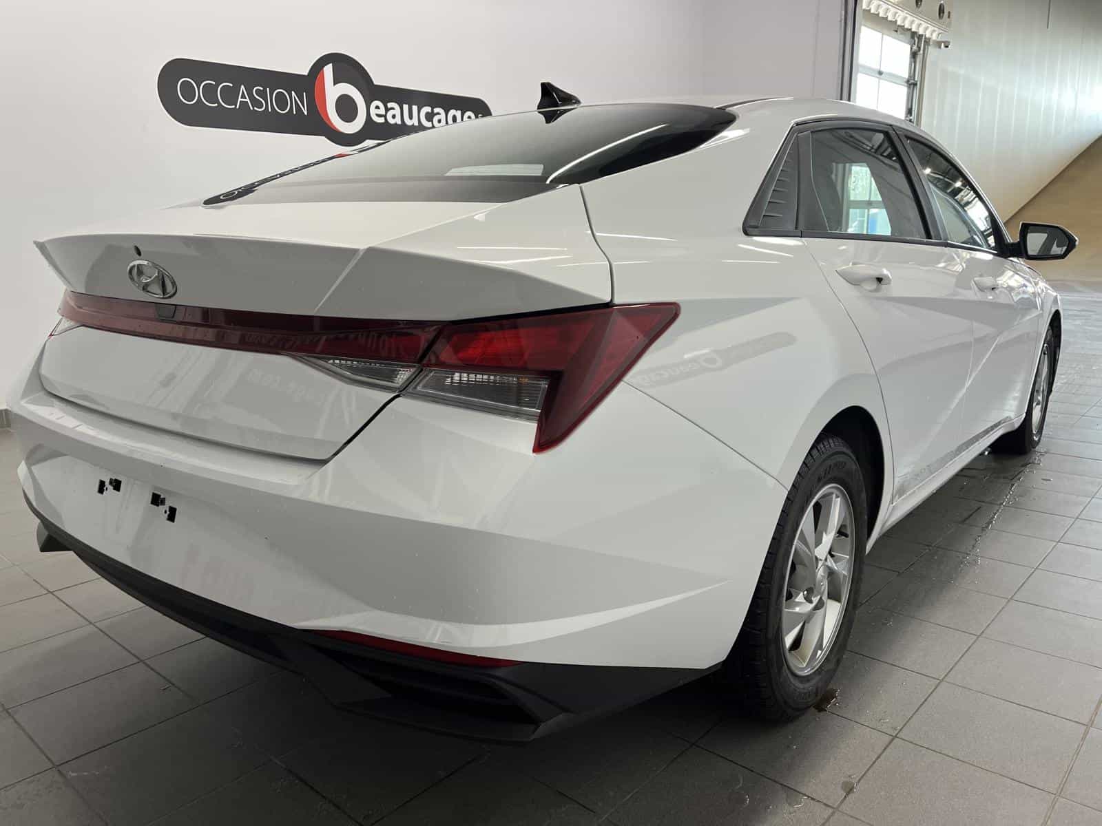 Image 5 Hyundai Elantra Essential 2022