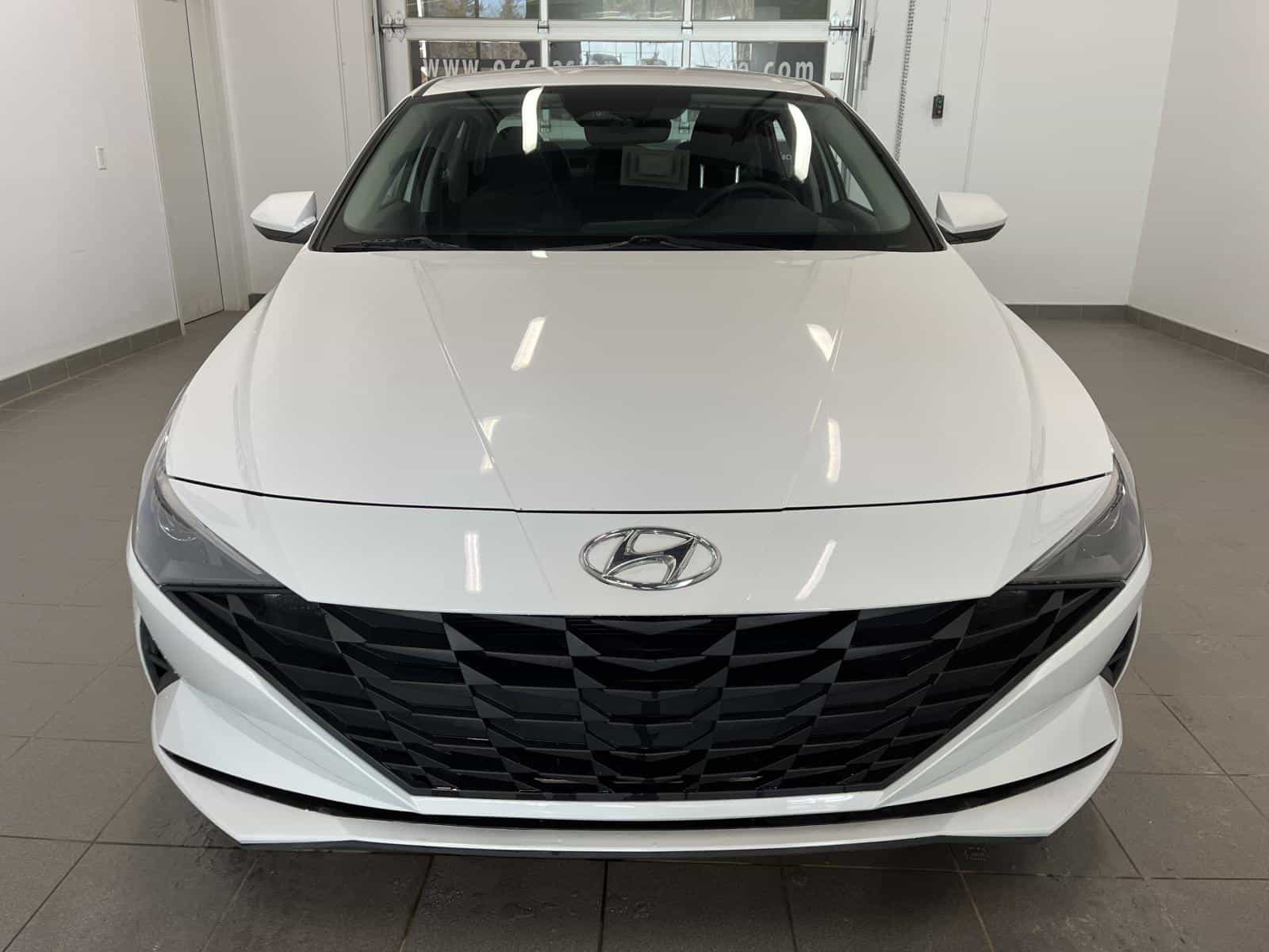 2022 Hyundai Elantra Essential - Image 7