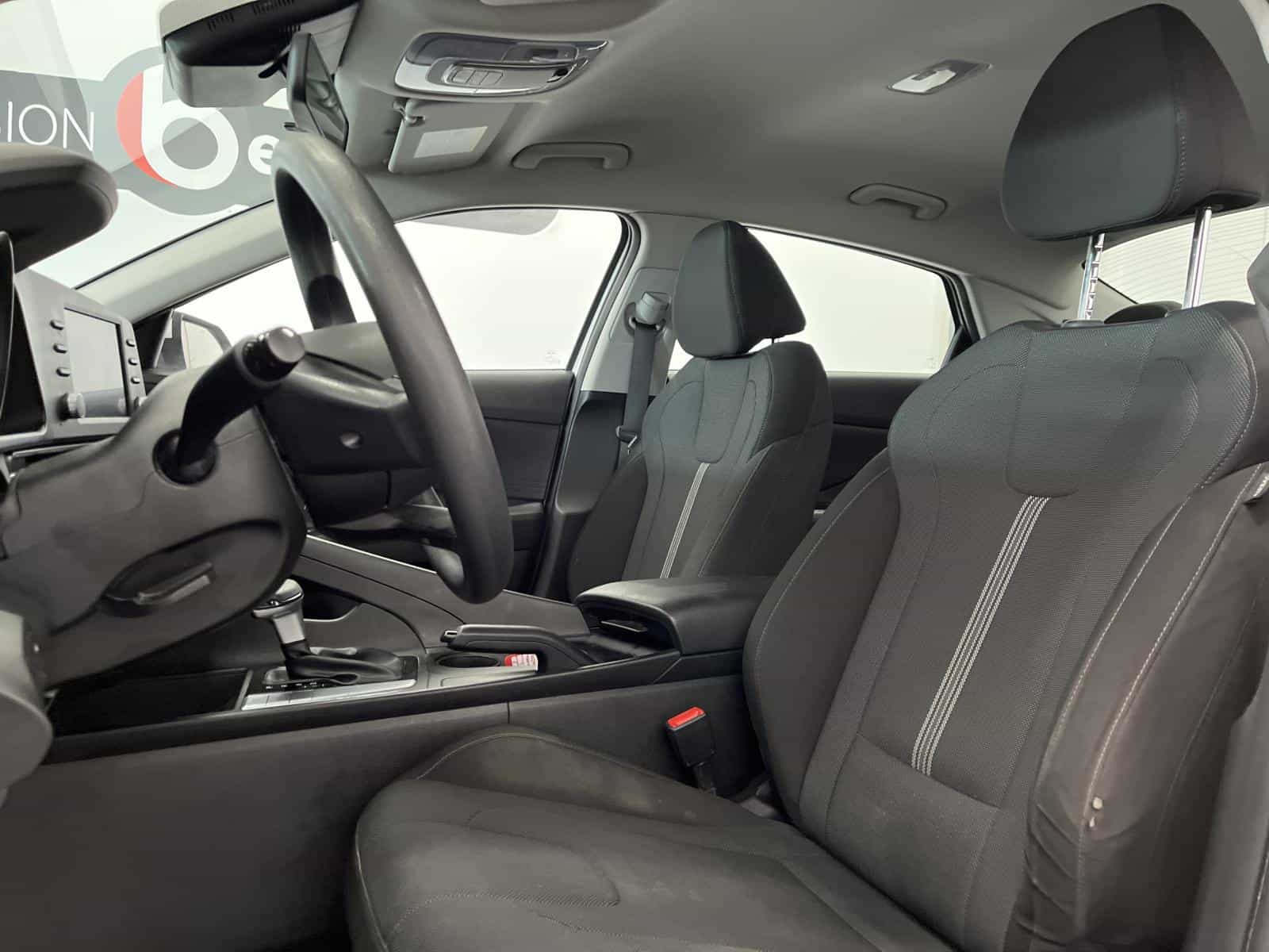 2022 Hyundai Elantra Essential - Image 8