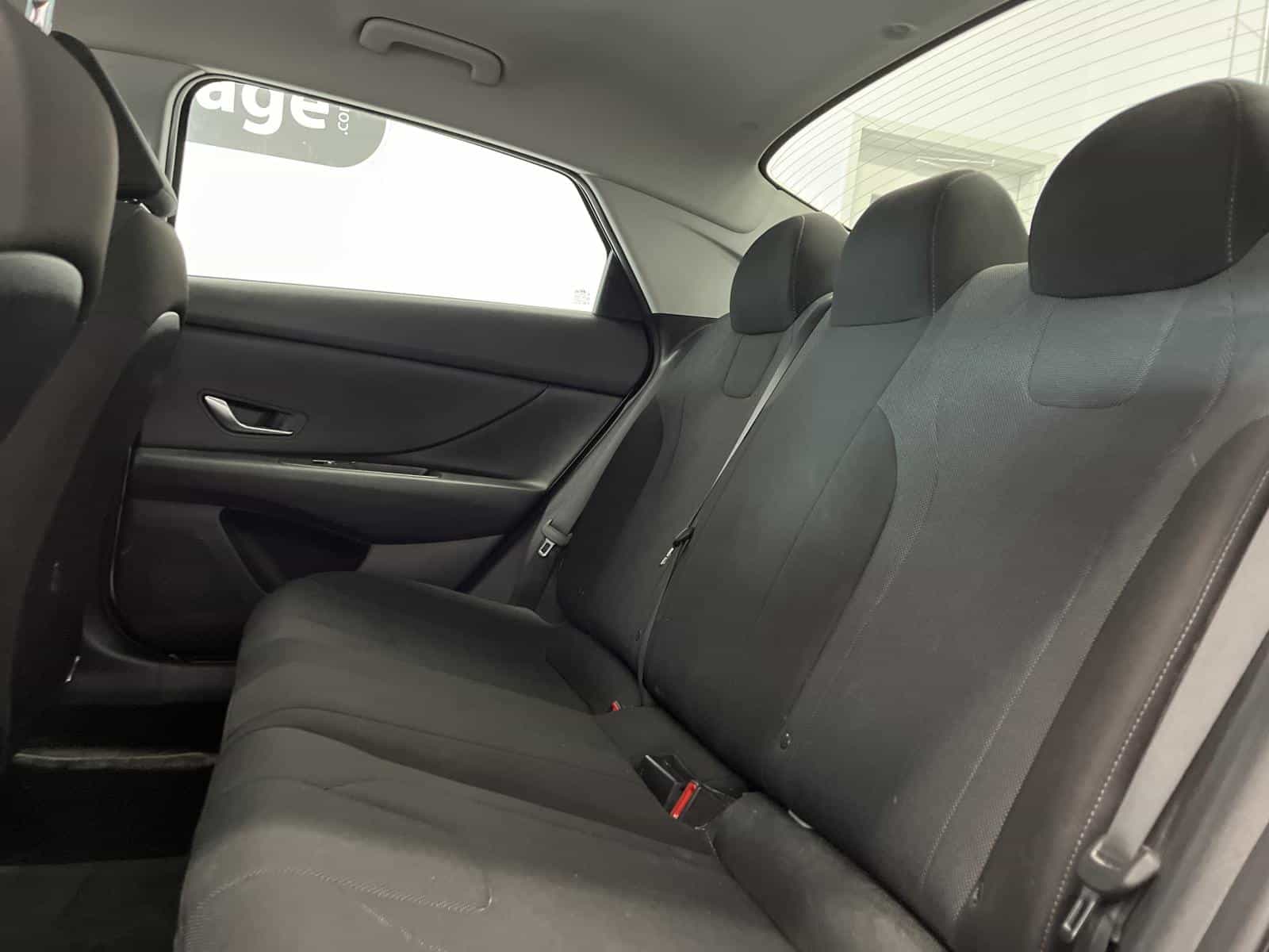 2022 Hyundai Elantra Essential - Image 10