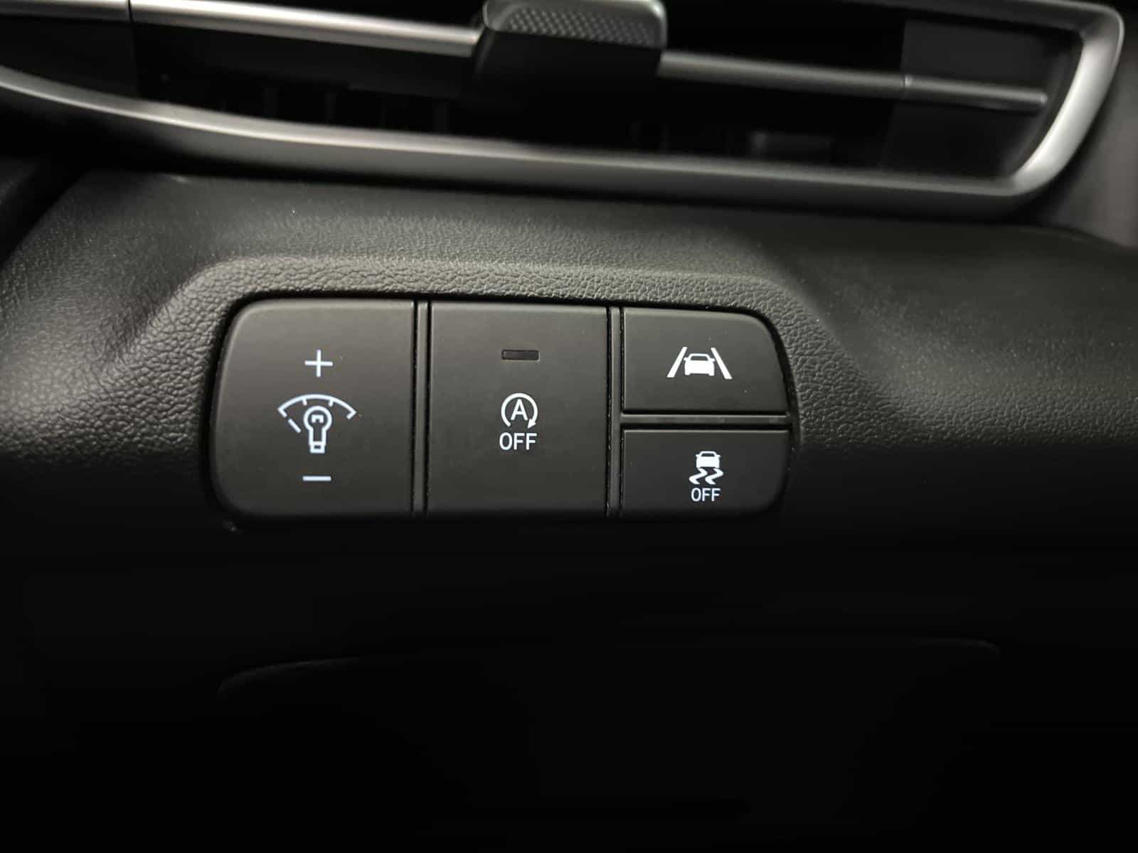 2022 Hyundai Elantra Essential - Image 12