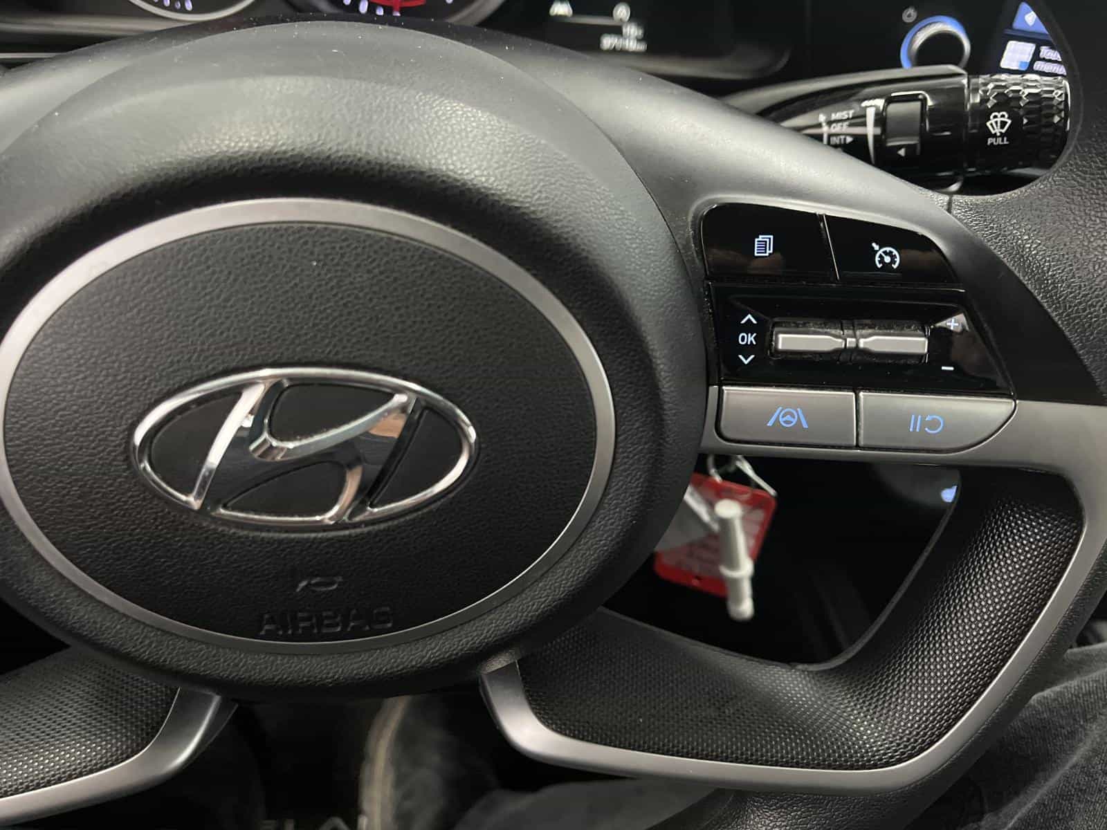 2022 Hyundai Elantra Essential - Image 15