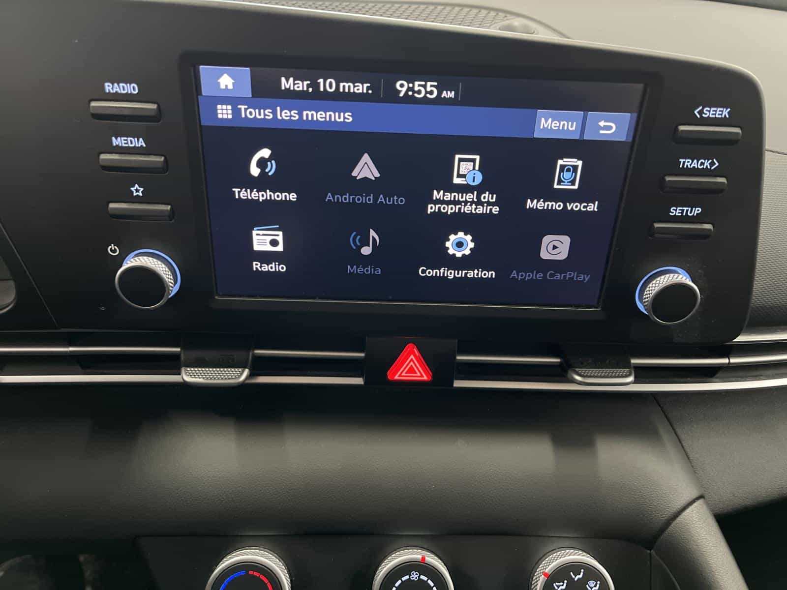 2022 Hyundai Elantra Essential - Image 18