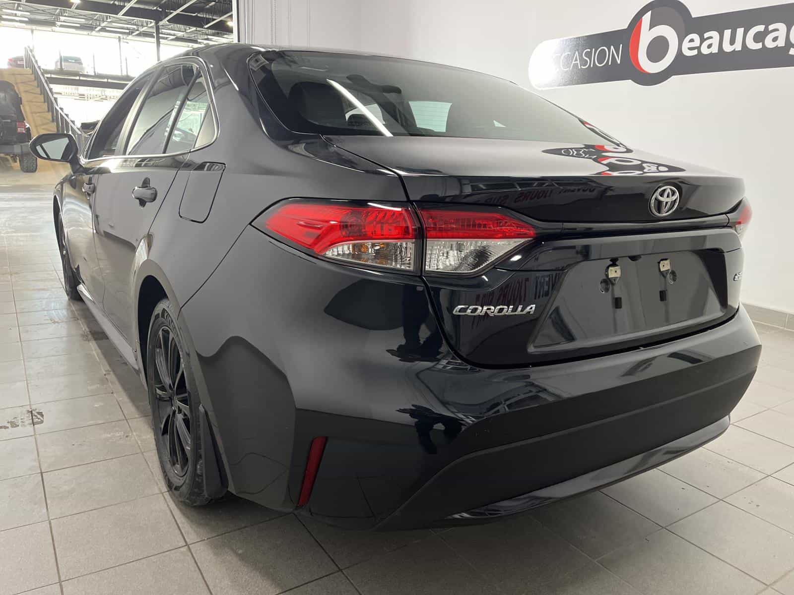 Image 3 Toyota Corolla LE 2022