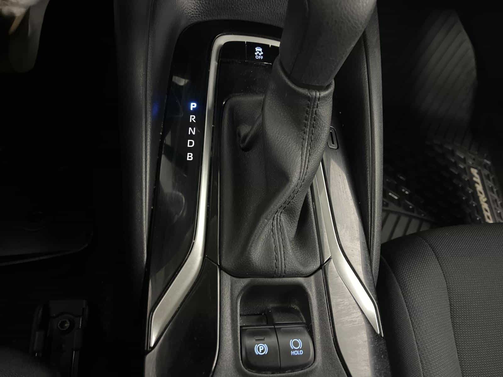 2022 Toyota Corolla LE - Image 16