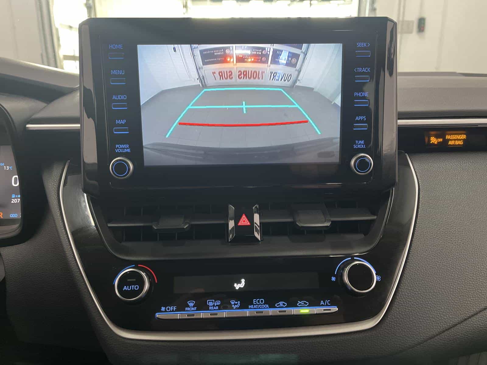 2022 Toyota Corolla LE - Image 18