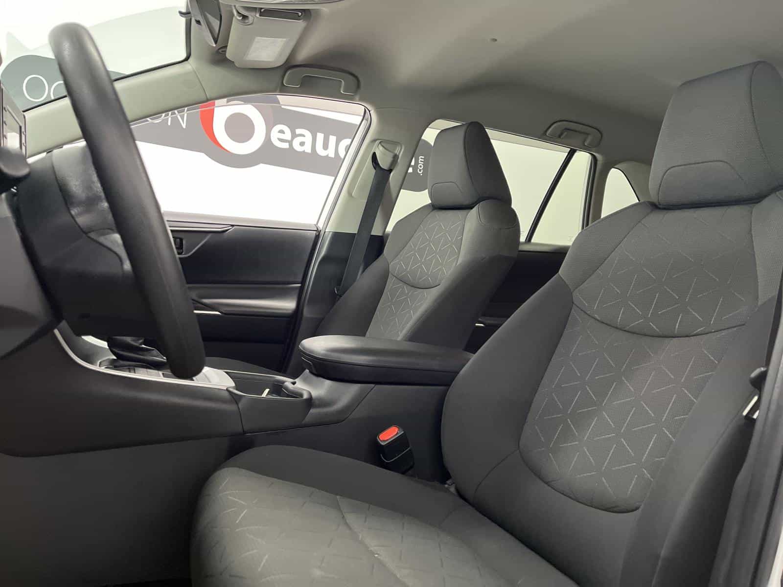 Image 8 Toyota Rav4 LE 2020