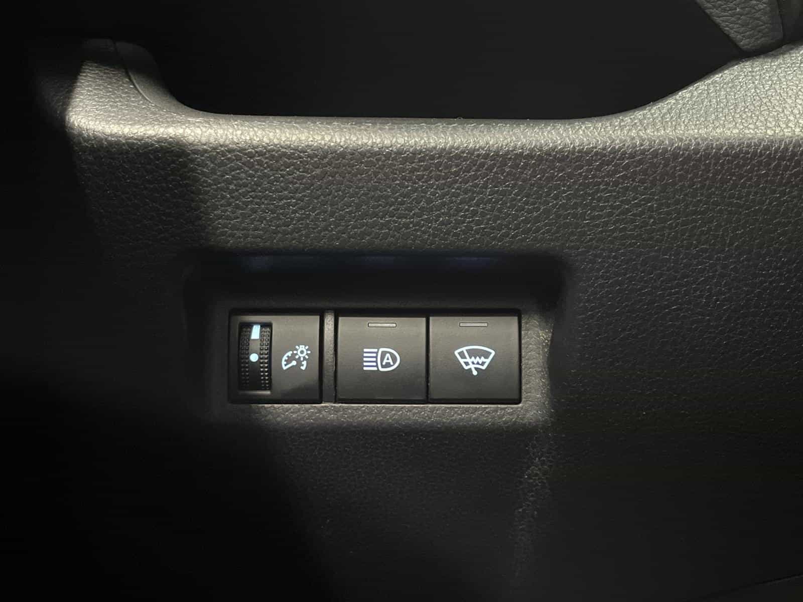 2020 Toyota Rav4 LE - Image 12