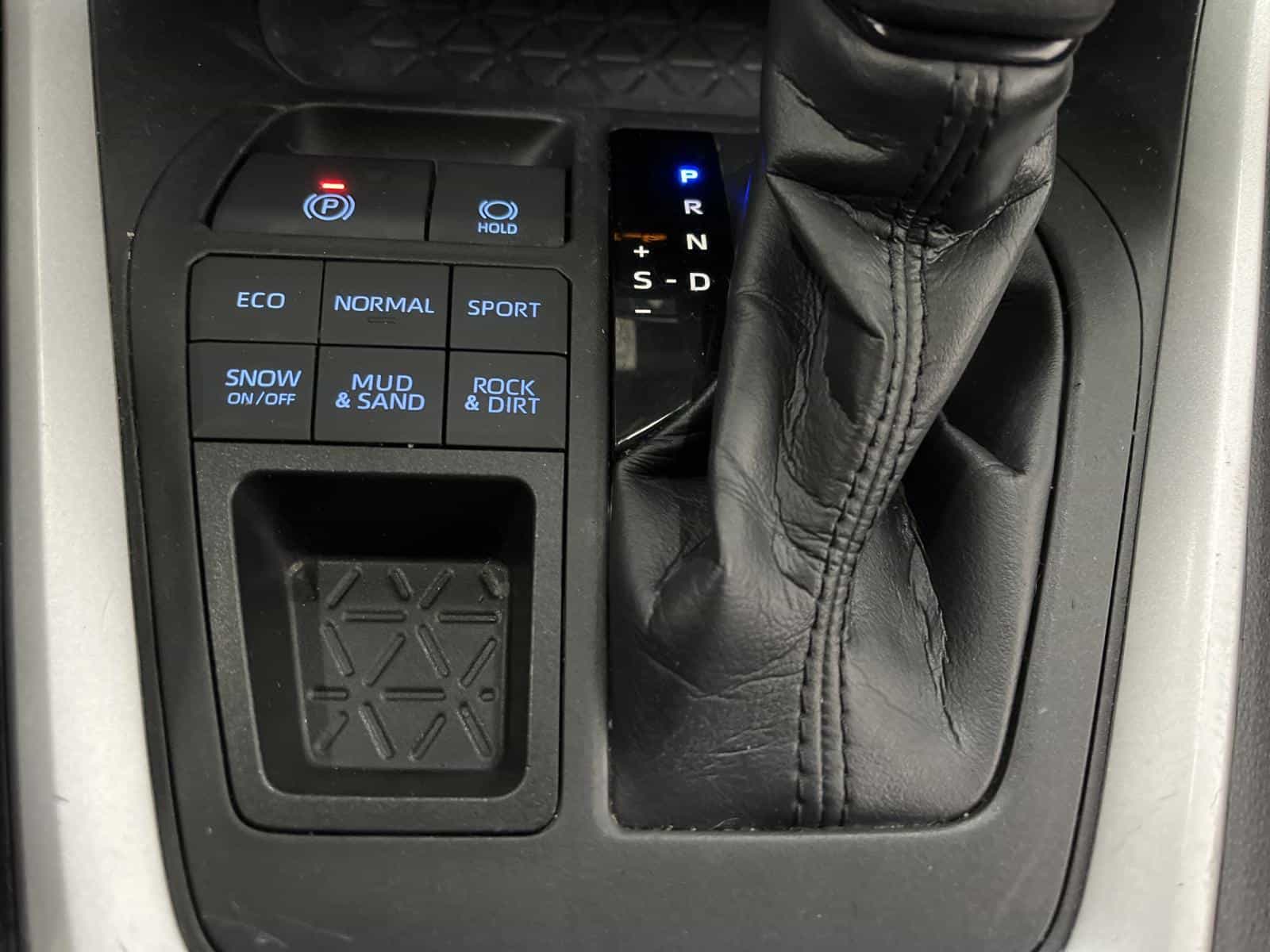 Image 16 Toyota Rav4 LE 2020