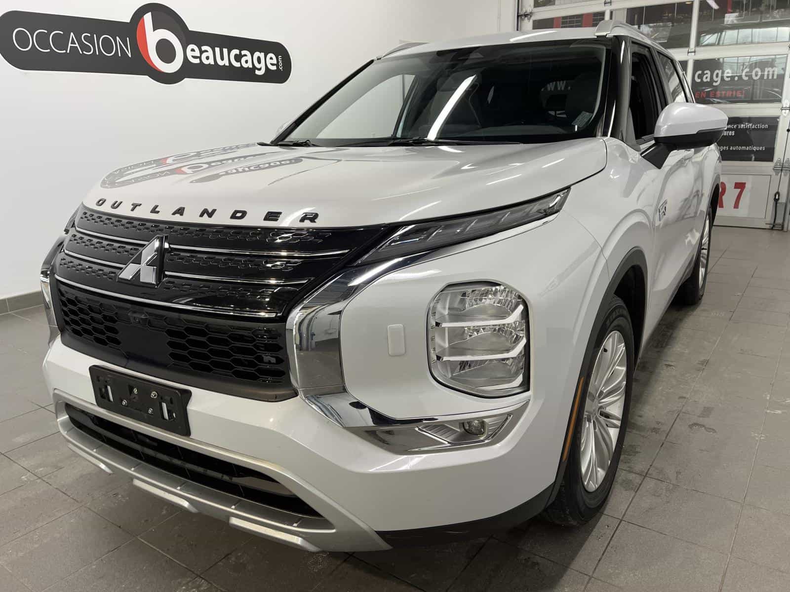 Image 1 Mitsubishi Outlander Plug-In Hybrid 2024