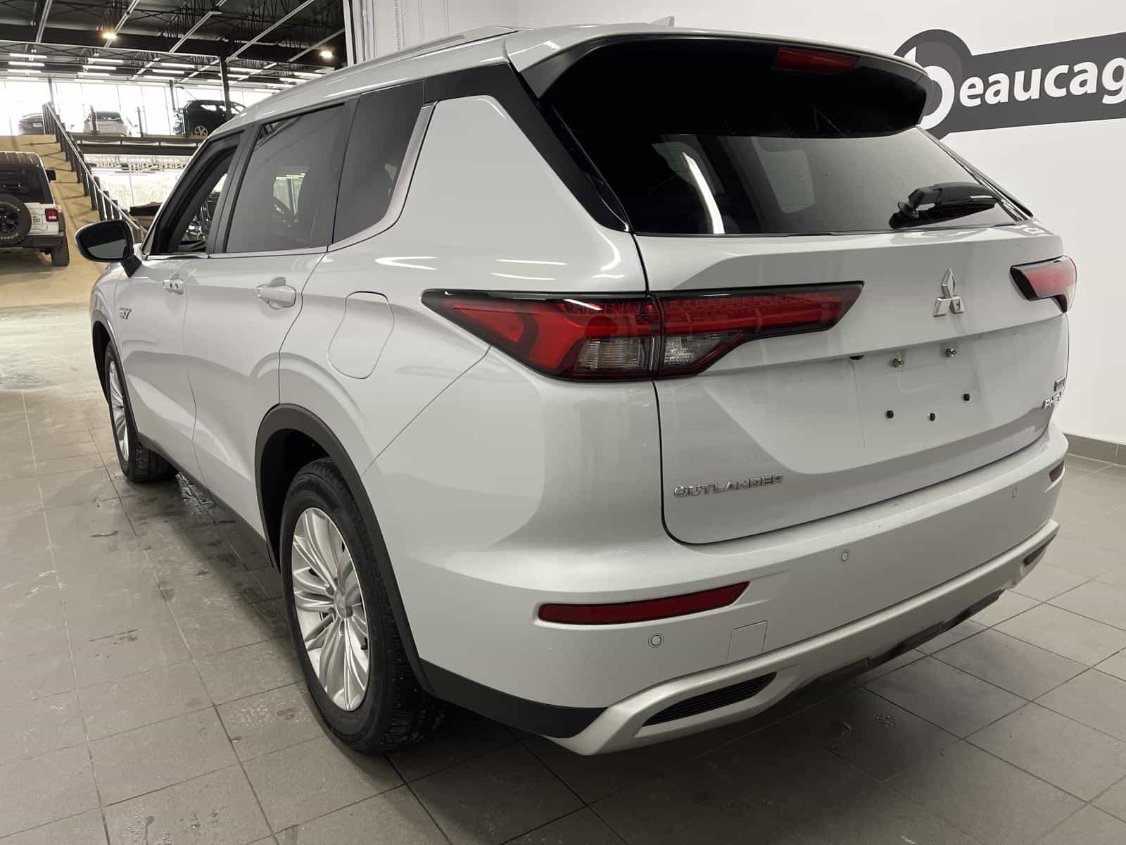 Image 3 Mitsubishi Outlander Plug-In Hybrid 2024