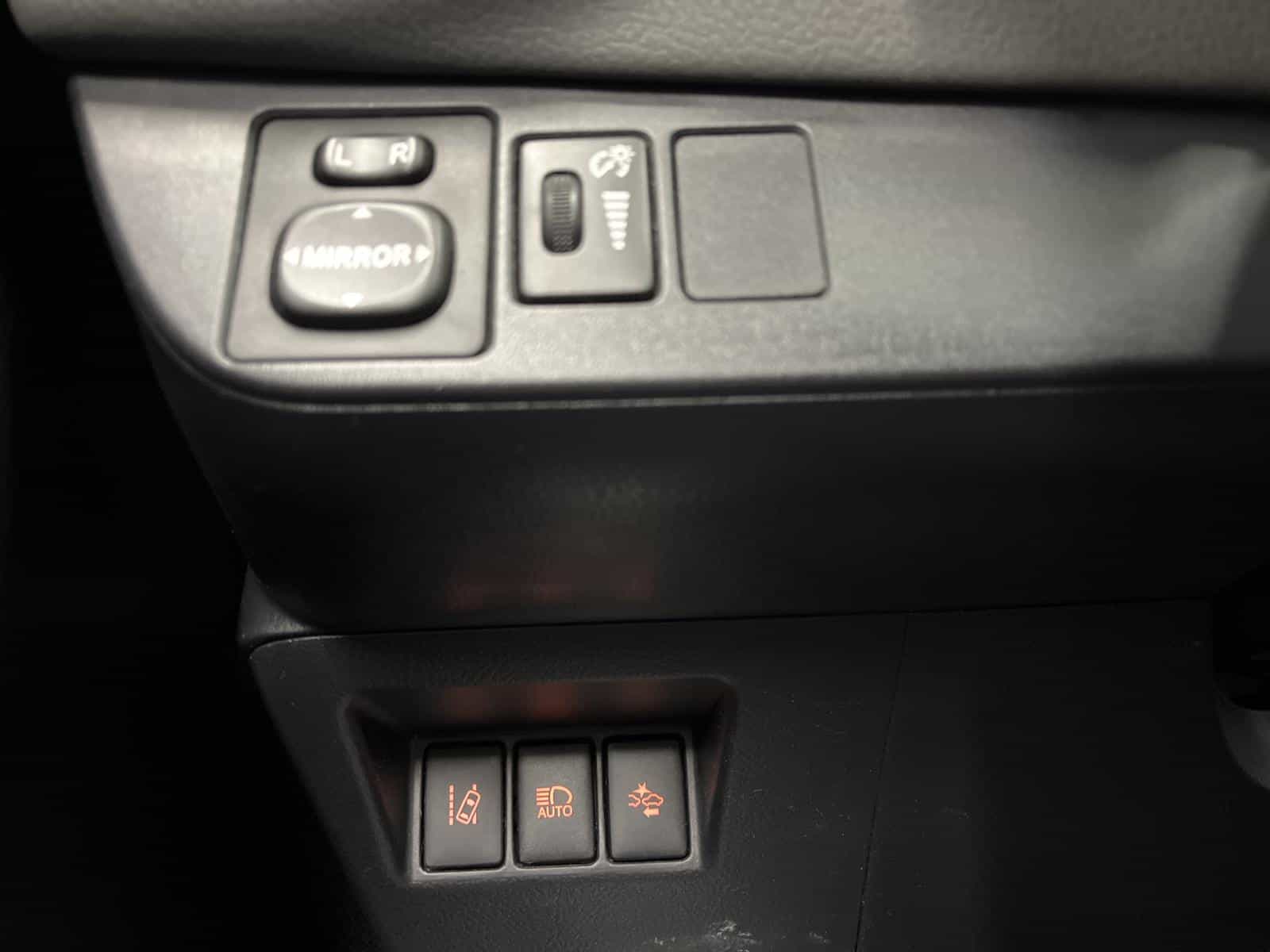 2019 Toyota Yaris LE - Image 12