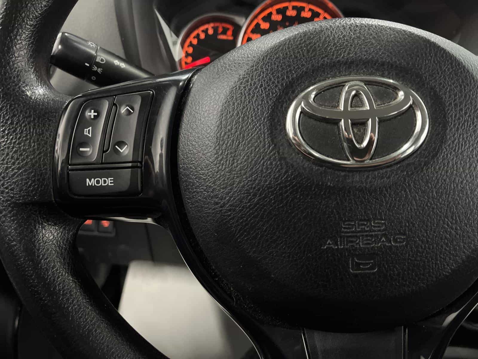 Image 13 Toyota Yaris LE 2019