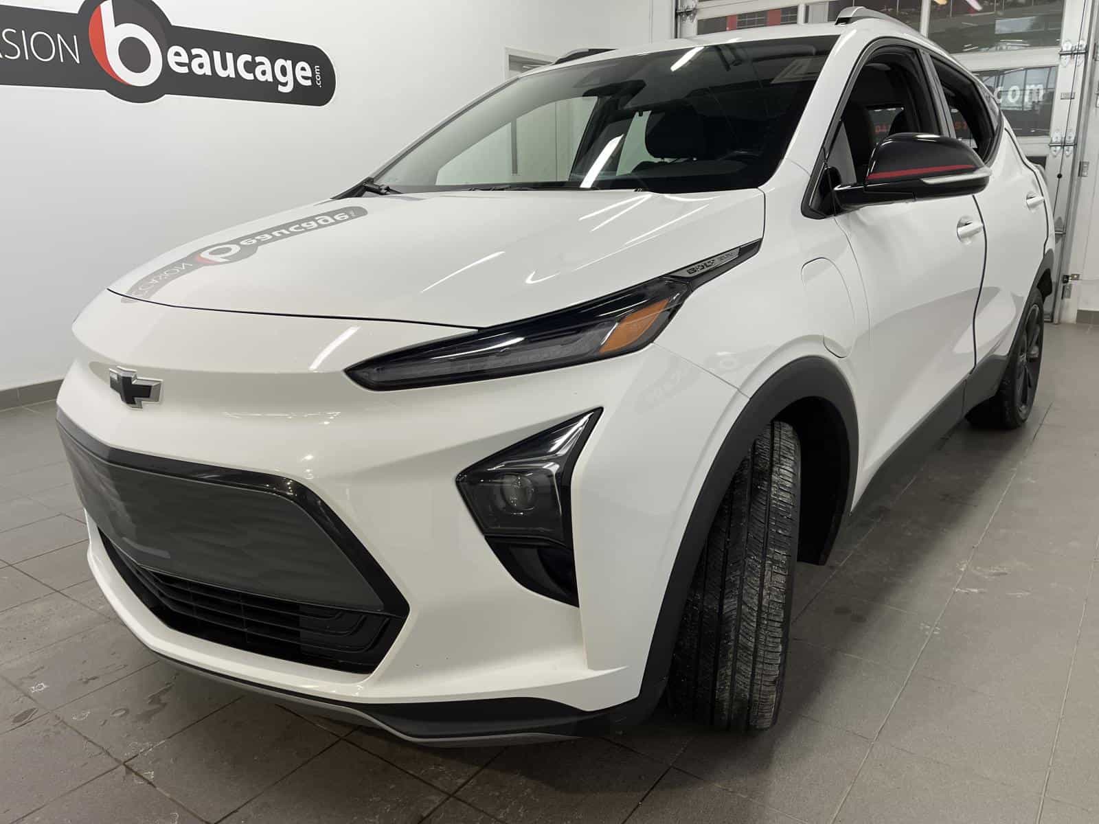 2023 Chevrolet Bolt EUV LT - Image 1