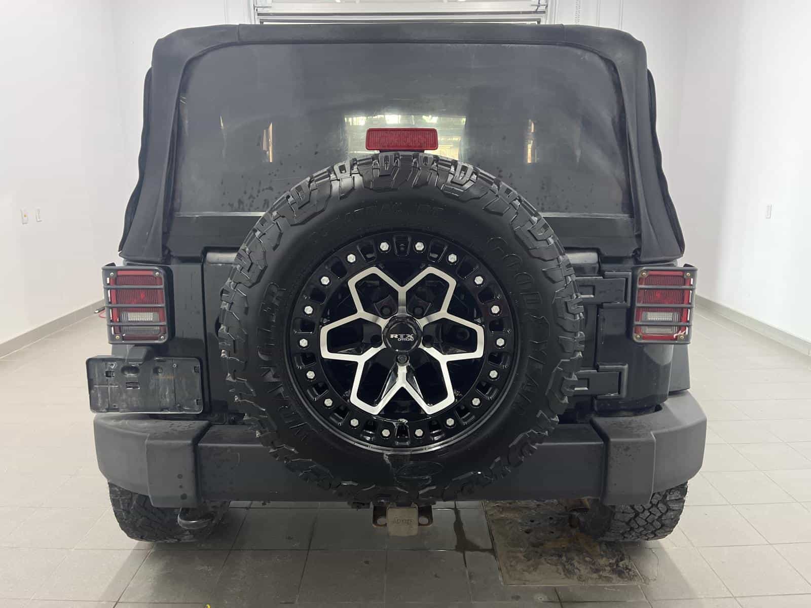 2011 Jeep Wrangler Sahara - Image 4