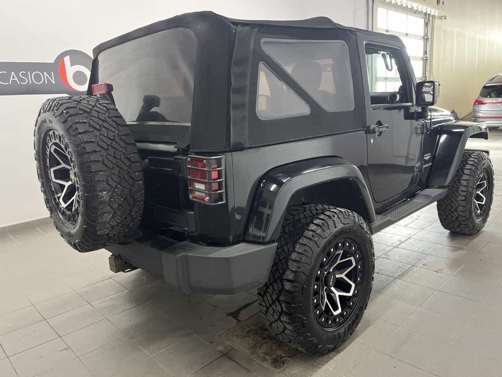 2011 Jeep Wrangler Sahara - Image 5