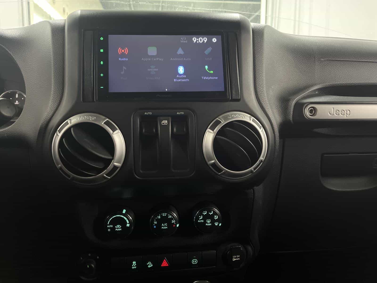 Image 15 Jeep Wrangler Sahara 2011