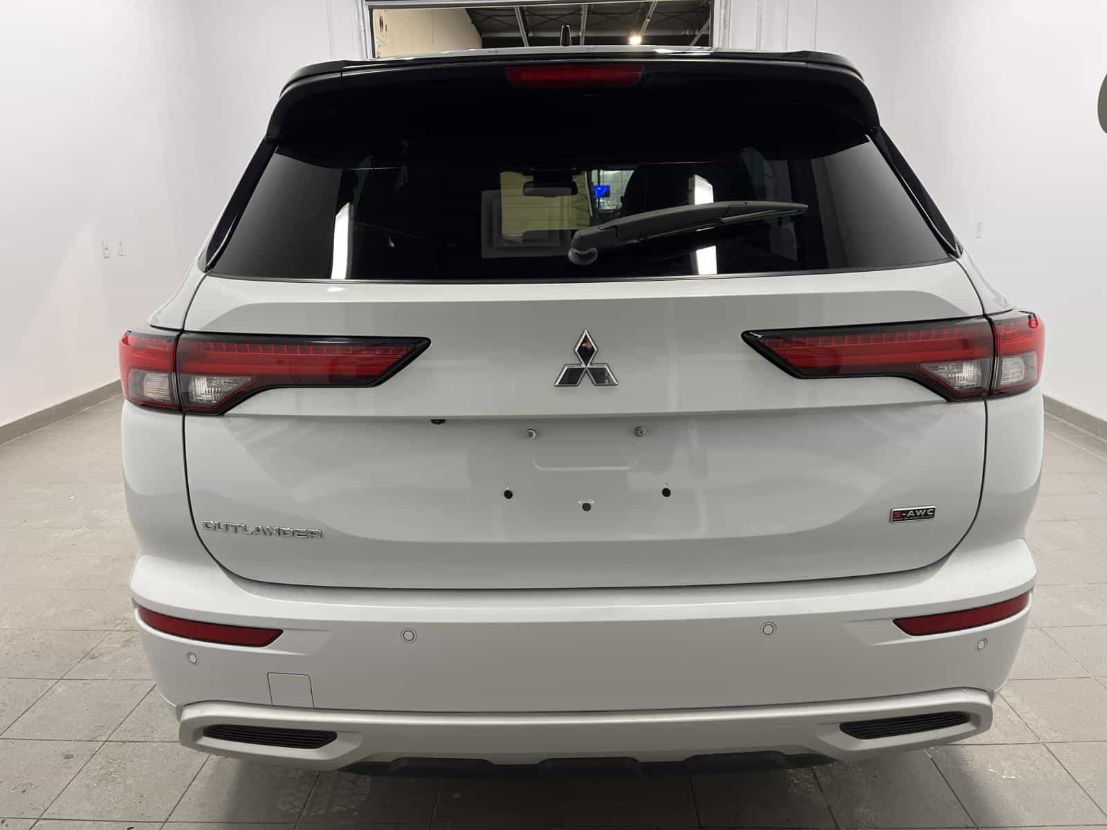 2023 Mitsubishi Outlander GT - Image 4