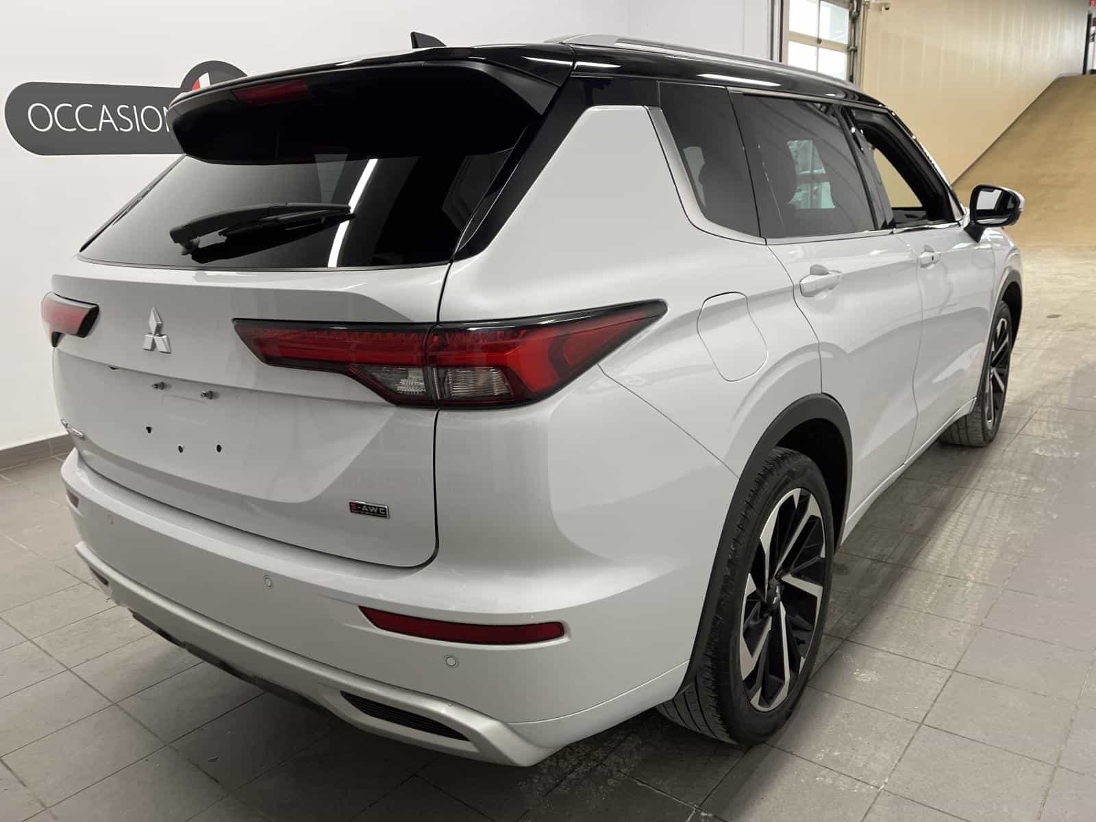 2023 Mitsubishi Outlander GT - Image 5