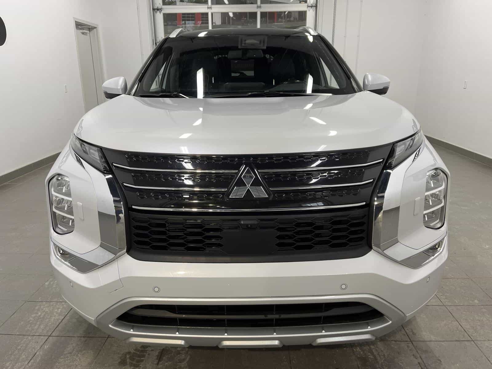 2023 Mitsubishi Outlander GT - Image 7