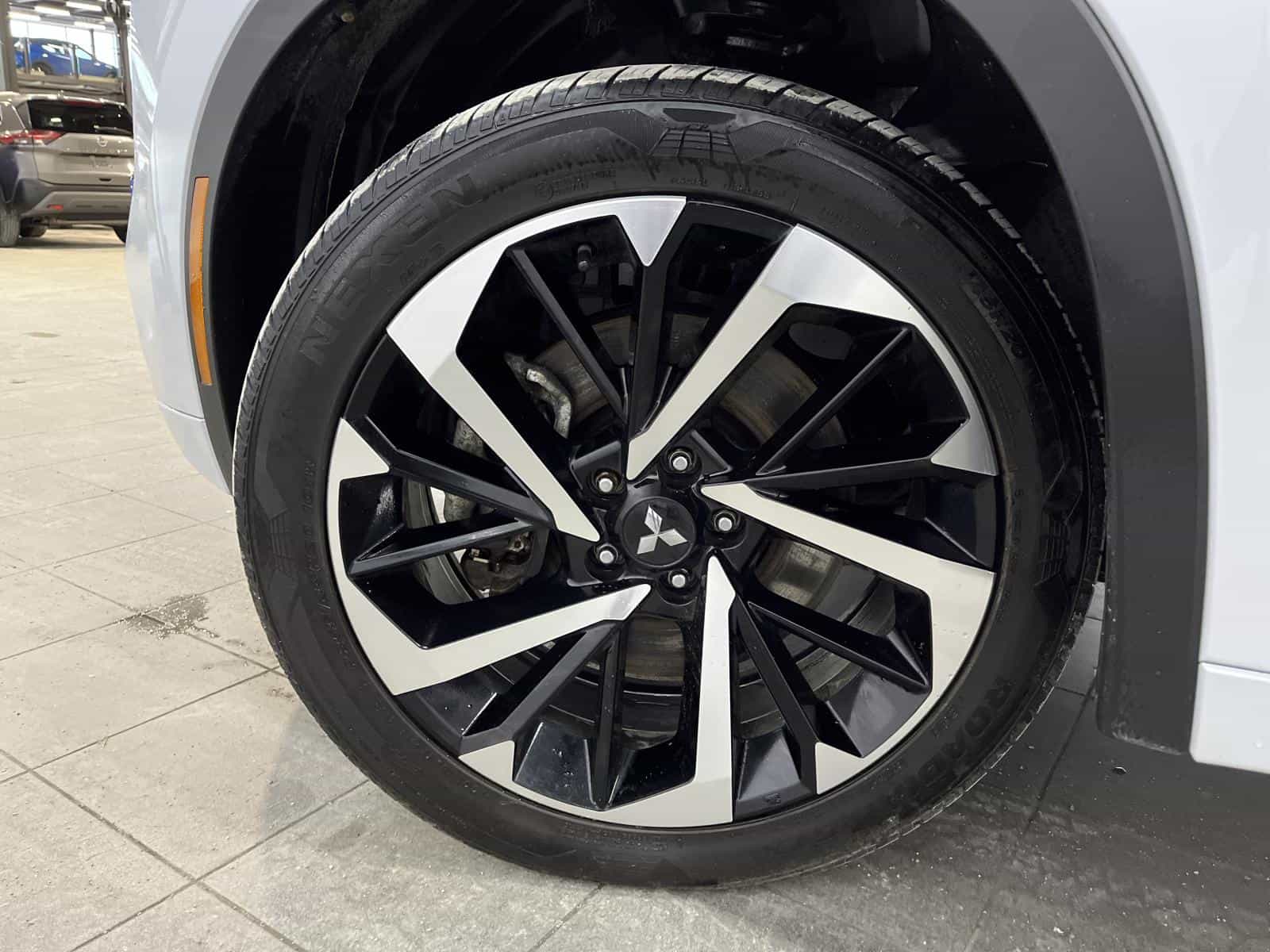 2023 Mitsubishi Outlander GT - Image 22