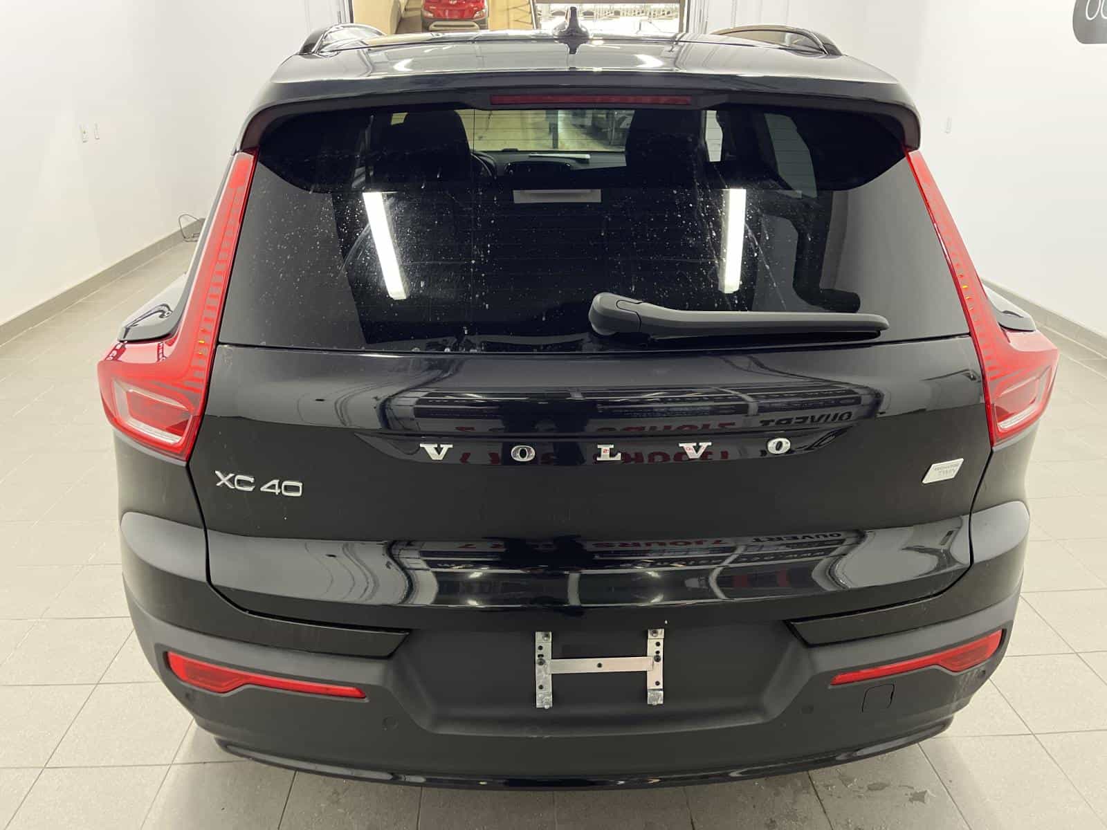2024 Volvo XC40 Recharge TWIN Core - Image 4
